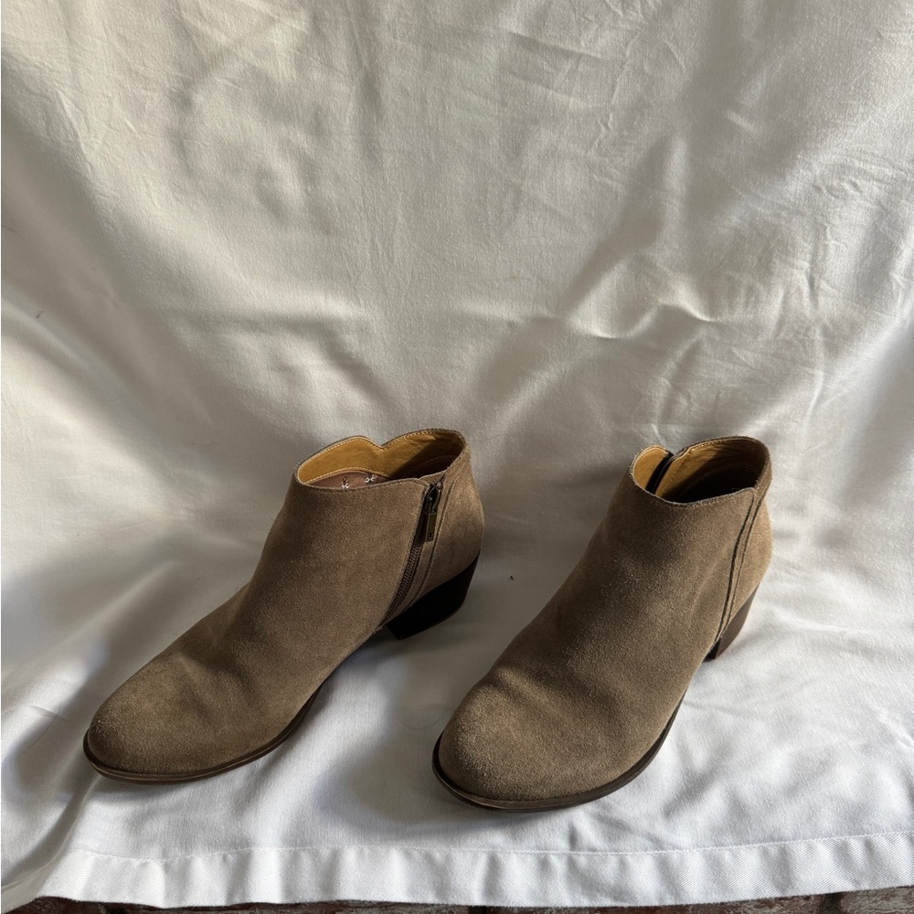 Lucky Brand Suede size 8 booties